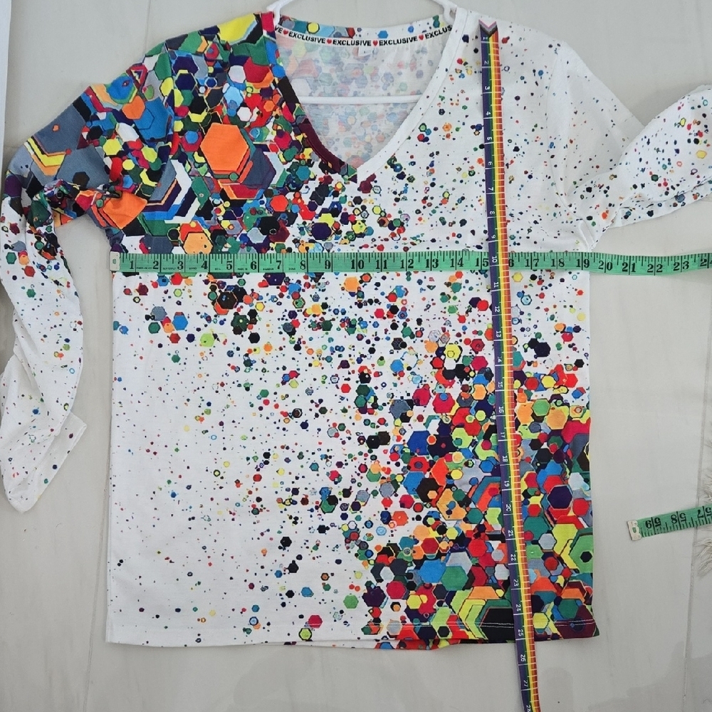 Colorful Geometric Patterned Top - Picture 5 of 6